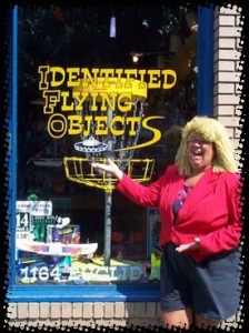 Queen Patti kakes at Identified Flying Objects